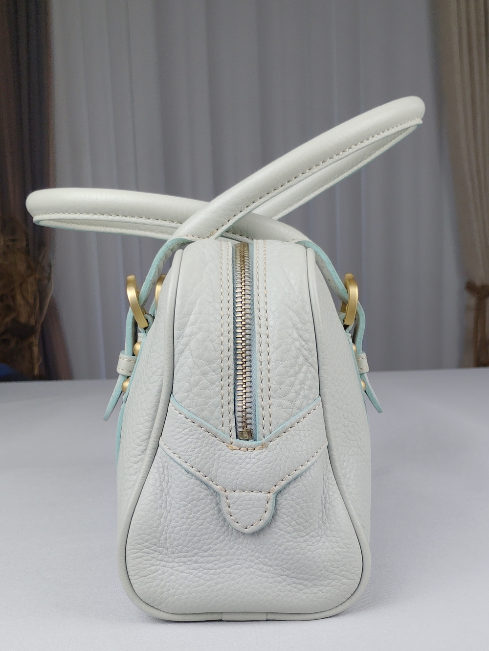 Dooney & Bourke Women's Tote Handbag. - Picture 5 of 16